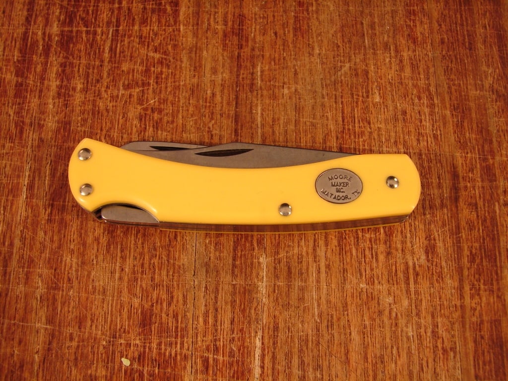 Moore Maker Lock back knife.: Moore Maker Lock back knife. Moore maker Matador Texas 3213 DLB. Yellow. Nice condition.