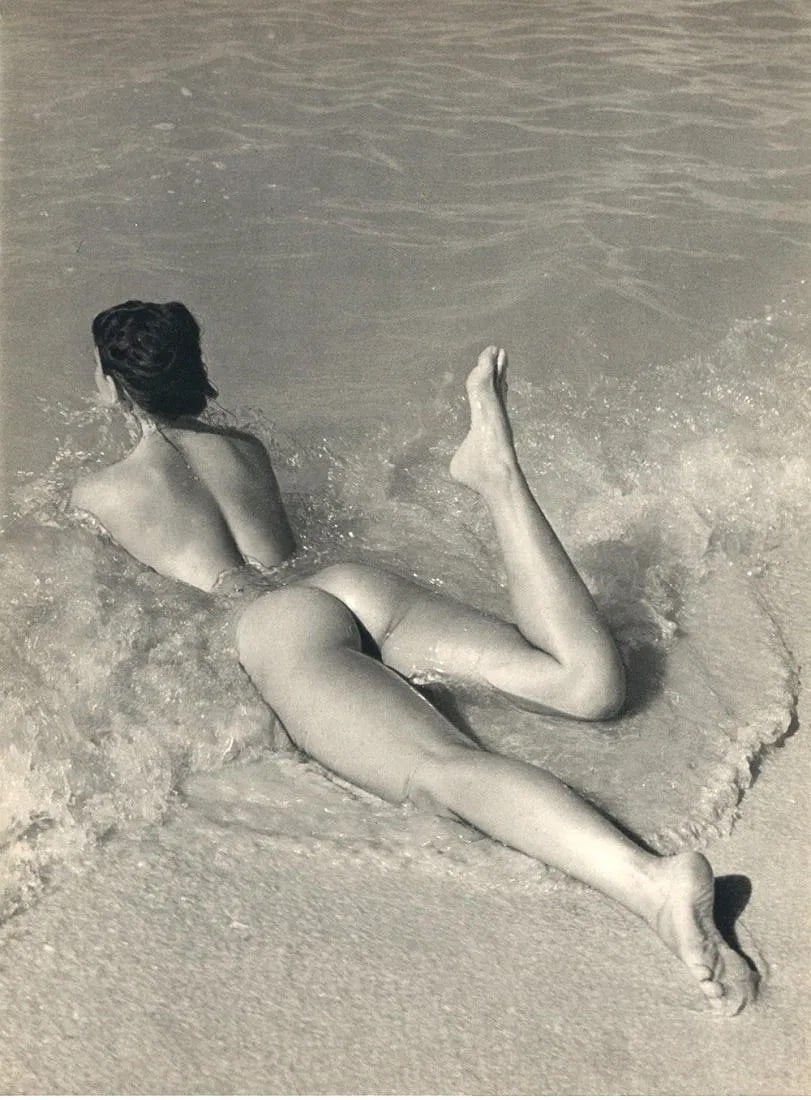 Andre de Dienes (Hungarian-American, 1913-1985) Print: Andre de Dienes (Hungarian-American, 1913-1985) Print. Etude du Nu. 9.00 x 13.00 inches. Printed in 1949. Please be aware that all lots in our auctions are sold "AS IS," in accordance with the Terms &