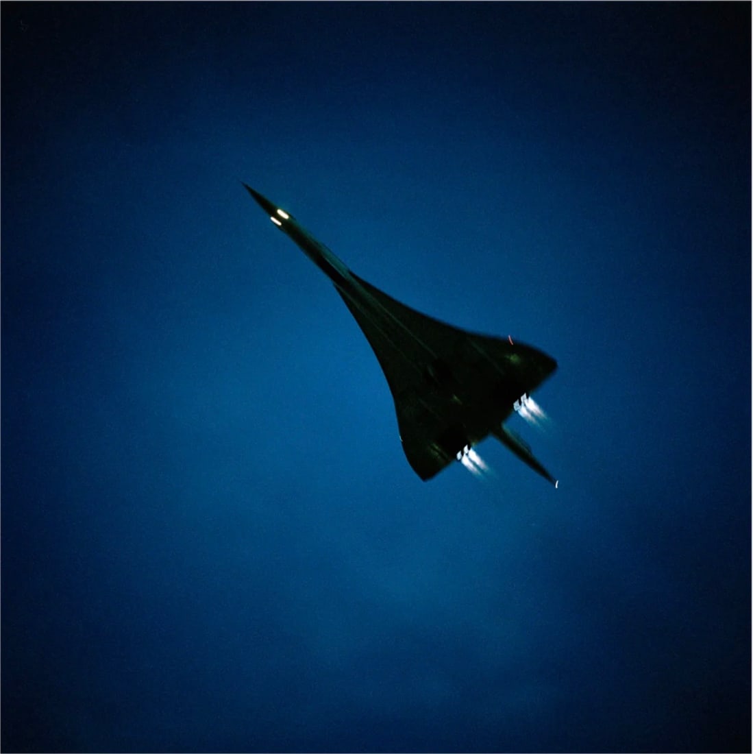 Peter Marlow (British, 1952-2016) Print: Peter Marlow (British, 1952-2016) Print. Concorde, London, England, "2003". Please be aware that all lots in our auctions are sold "AS IS," in accordance with the Terms & Conditions of the Auction. Al