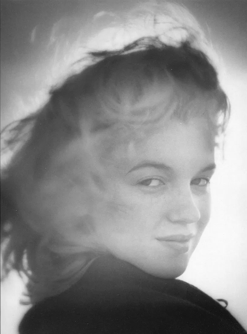 Andre de Dienes (Hungarian-American, 1913-1985) Marilyn Monroe Print: Andre de Dienes (Hungarian-American, 1913-1985) Marilyn Monroe Print. Printed in 2007. 6.00 x 7.00 inches. Please be aware that all lots in our auctions are sold "AS IS," in accordance with the Terms