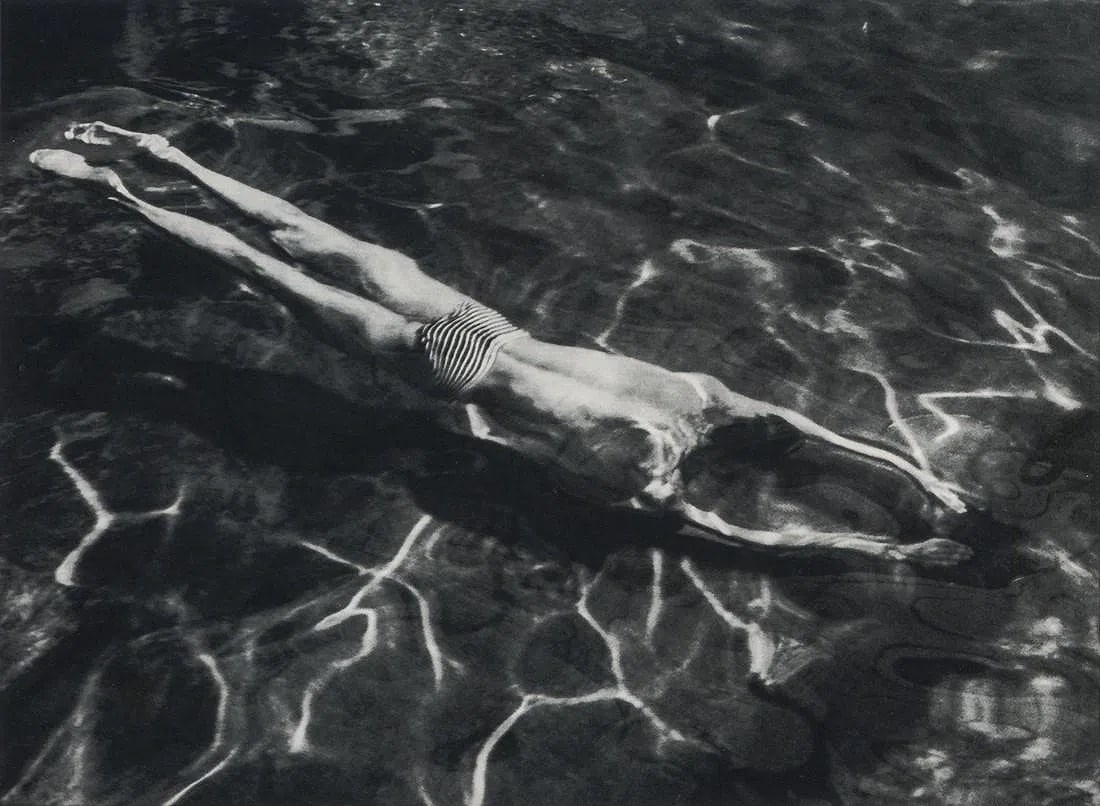 Andre Kertesz (Hungarian, 1894-1985) Print: Andre Kertesz (Hungarian, 1894-1985) Print. Underwater Swimmer, Esztergom, "1917". Printed in 1982, Canada. 6.65 x 4.90 inches. Please be aware that all lots in our auctions are sold "AS IS," in accor