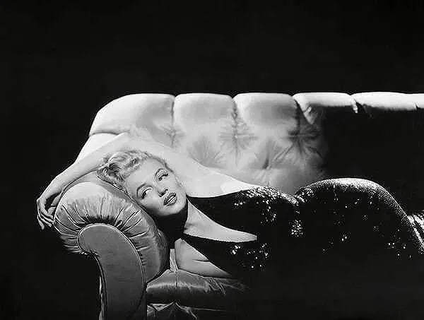Marilyn Monroe Print: Marilyn Monroe Print. 16.00 x 12.00 inches. Taken originally in "1957", during "The Prince and the Showgirl". Please be aware that all lots in our auctions are sold "AS IS," in accordance with the Ter