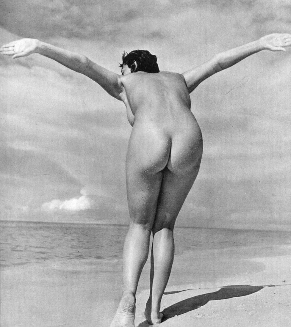 Andre De Dienes (Hungarian-American, 1913-1985) Print: Andre De Dienes (Hungarian-American, 1913-1985) Print. Nude. Printed in 1949, France. 8.50 x 10.00 inches. Please be aware that all lots in our auctions are sold "AS IS," in accordance with the Terms