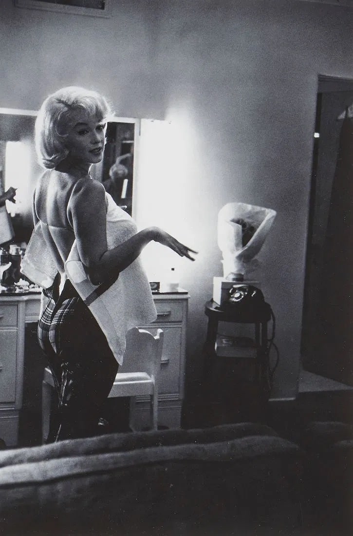 Eve Arnold (American, 1912-2012) Print: Eve Arnold (American, 1912-2012) Print. Marilyn Monroe. Please be aware that all lots in our auctions are sold "AS IS," in accordance with the Terms & Conditions of the Auction. All "dates" inside quo
