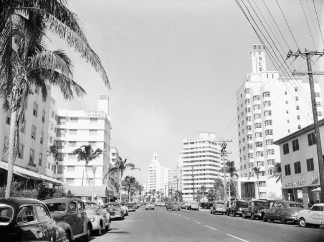 Otto Bettmann (German-American, 1903-1998) Print: Otto Bettmann (German-American, 1903-1998) Print. Collins Avenue, South Beach, Miami. 30.00 x 22.25 inches. Please be aware that all lots in our auctions are sold "AS IS," in with the Terms & Conditio