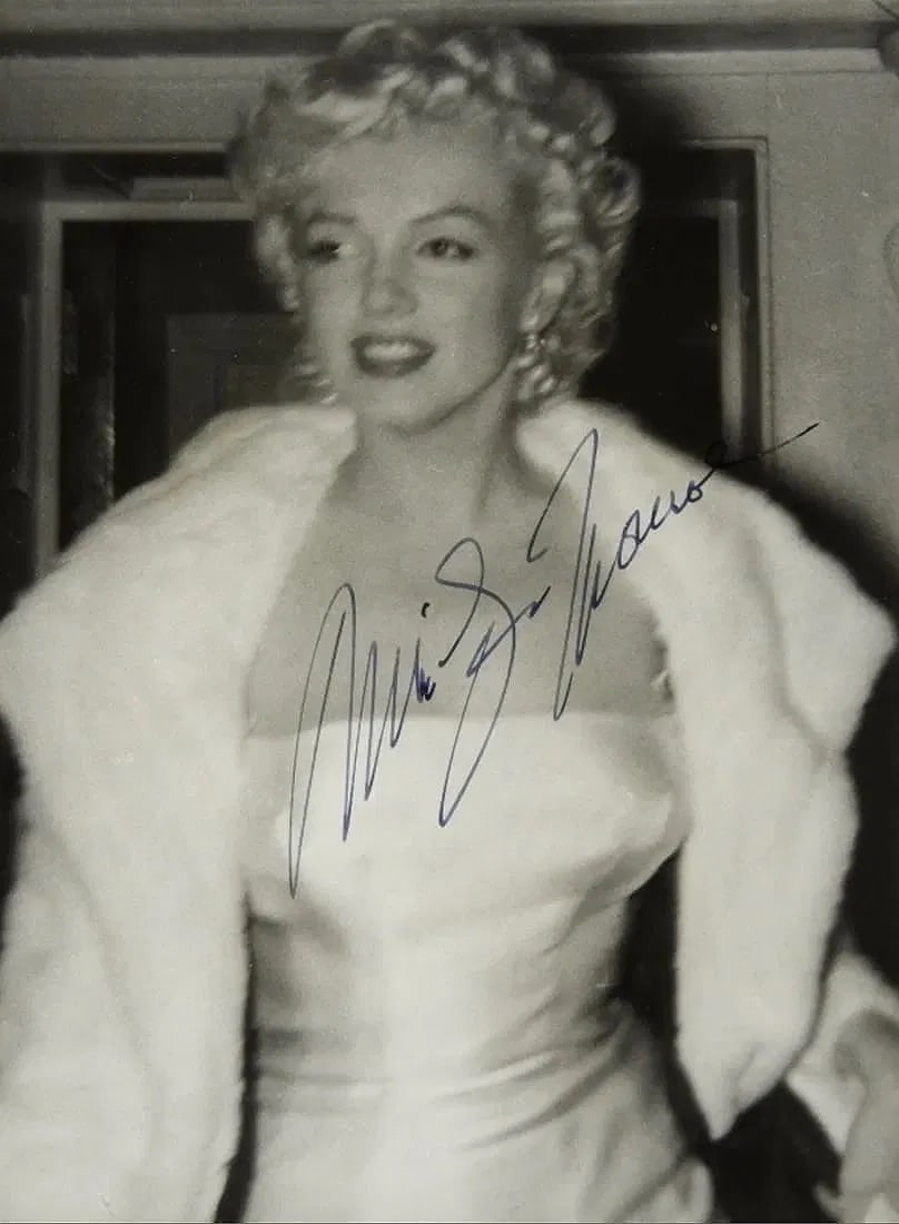 Marilyn Monroe Facismile Signed Photo: Marilyn Monroe Facismile Signed Photo. Small size. Please be aware that all lots in our auctions are sold "AS IS," in accordance with the Terms & Conditions of the Auction. All "dates" inside