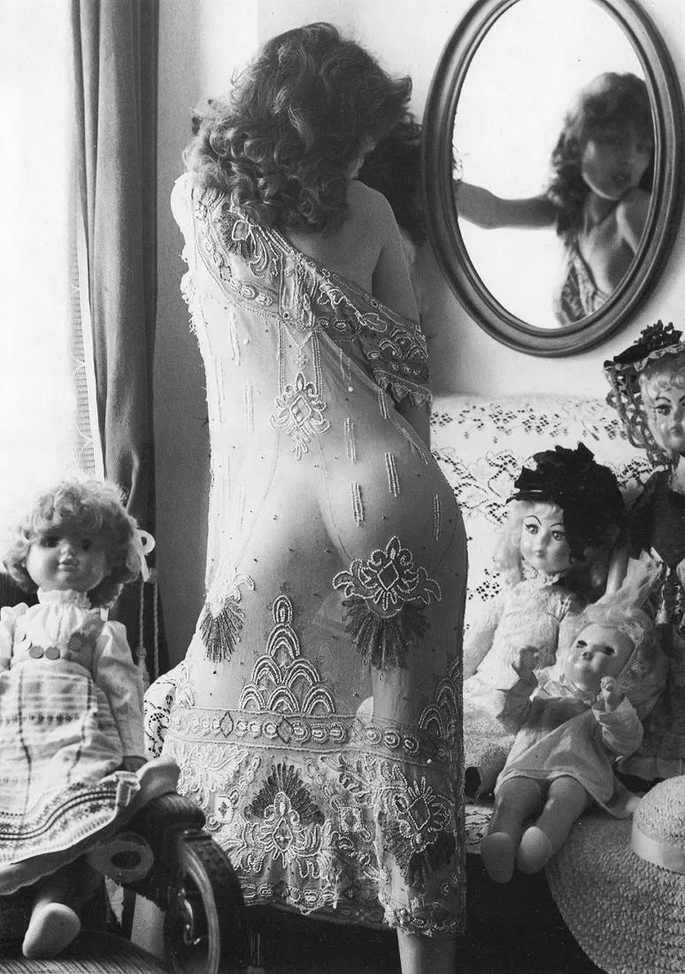 Wladyslaw Pawelec (Polish, 1923-2004) Print: Wladyslaw Pawelec (Polish, 1923-2004) Print. Female Nude. Printed in 1983, Italy. 10.00 x 14.00 inches. Please be aware that all lots in our auctions are sold "AS IS," in accordance with the Terms &