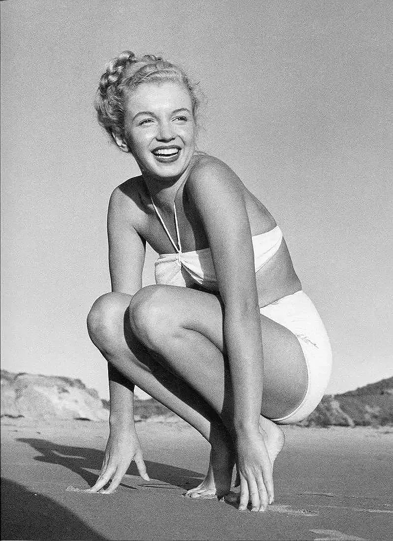 Andre De Dienes (Hungarian-American, 1913-1985) Marilyn Monroe Print: Andre De Dienes (Hungarian-American, 1913-1985) Marilyn Monroe Print. Please be aware that all lots in our auctions are sold "AS IS," in accordance with the Terms & Conditions of the Auction. All