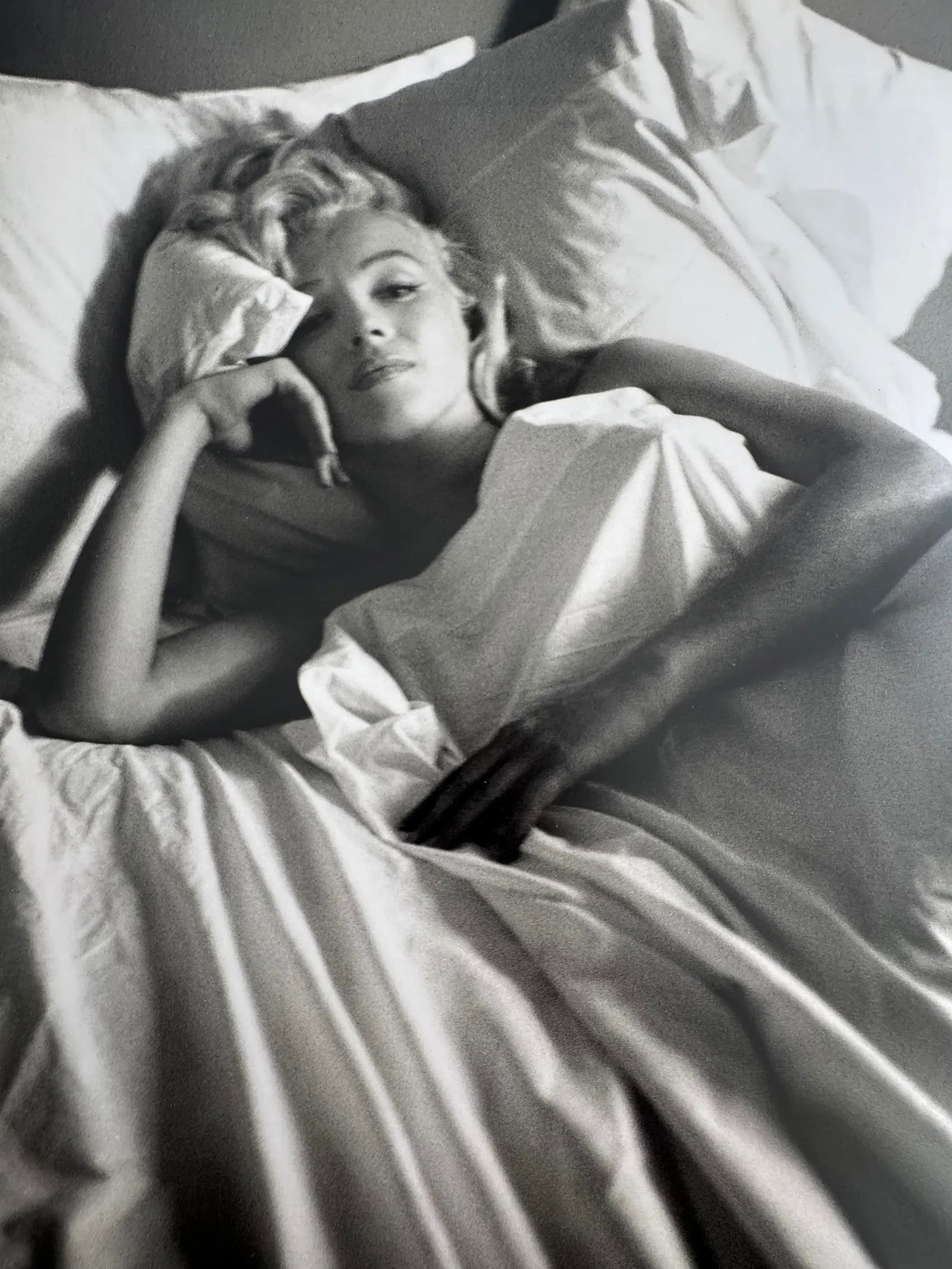 Milton H. Greene (American, 1922-1985) Marilyn Monroe at Joe Schenck's Villa Print: Milton H. Greene (American, 1922-1985) Marilyn Monroe at Joe Schenck's Villa Print. 11.25 x 9.25 inches. Vintage. Please be aware that all lots in our auctions are sold "AS IS," in accordance with the