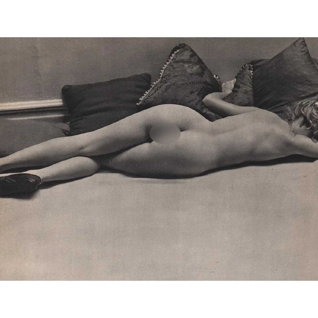 Andre De Dienes (Hungarian, 1913-1985) Print: Andre De Dienes (Hungarian, 1913-1985) Print. Nude. Printed in 1950s. 9.00 x 7.00 inches. Please be aware that all lots in our auctions are sold "AS IS," in accordance with the Terms & Conditions of t
