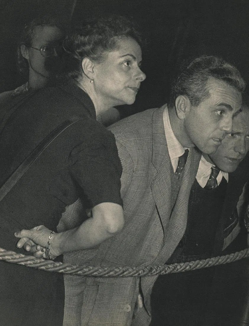 Robert Doisneau (France ,1912-1994) Print: Robert Doisneau (France ,1912-1994) Print. It's the Mona Lisa. Printed in 1956. 8.25 x 10.50 inches. inches. Please be aware that all lots in our auctions are sold "AS IS," in accordance with the Term