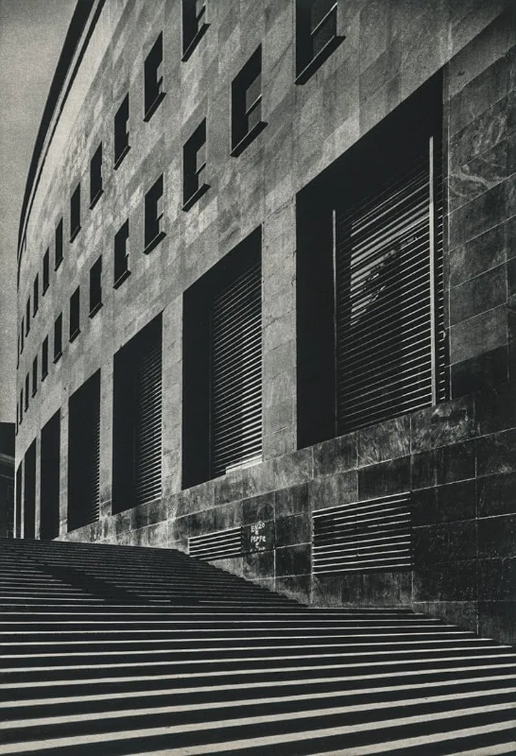 Gabriele Basilico (Italian, 1944 - 2013) Print: Gabriele Basilico (Italian, 1944 - 2013) Print. Napoli, Palazzo delle Poste, "1982". Printed in 1985. 6.65 x 9.70 inches. Please be aware that all lots in our auctions are sold "AS IS," in accordance