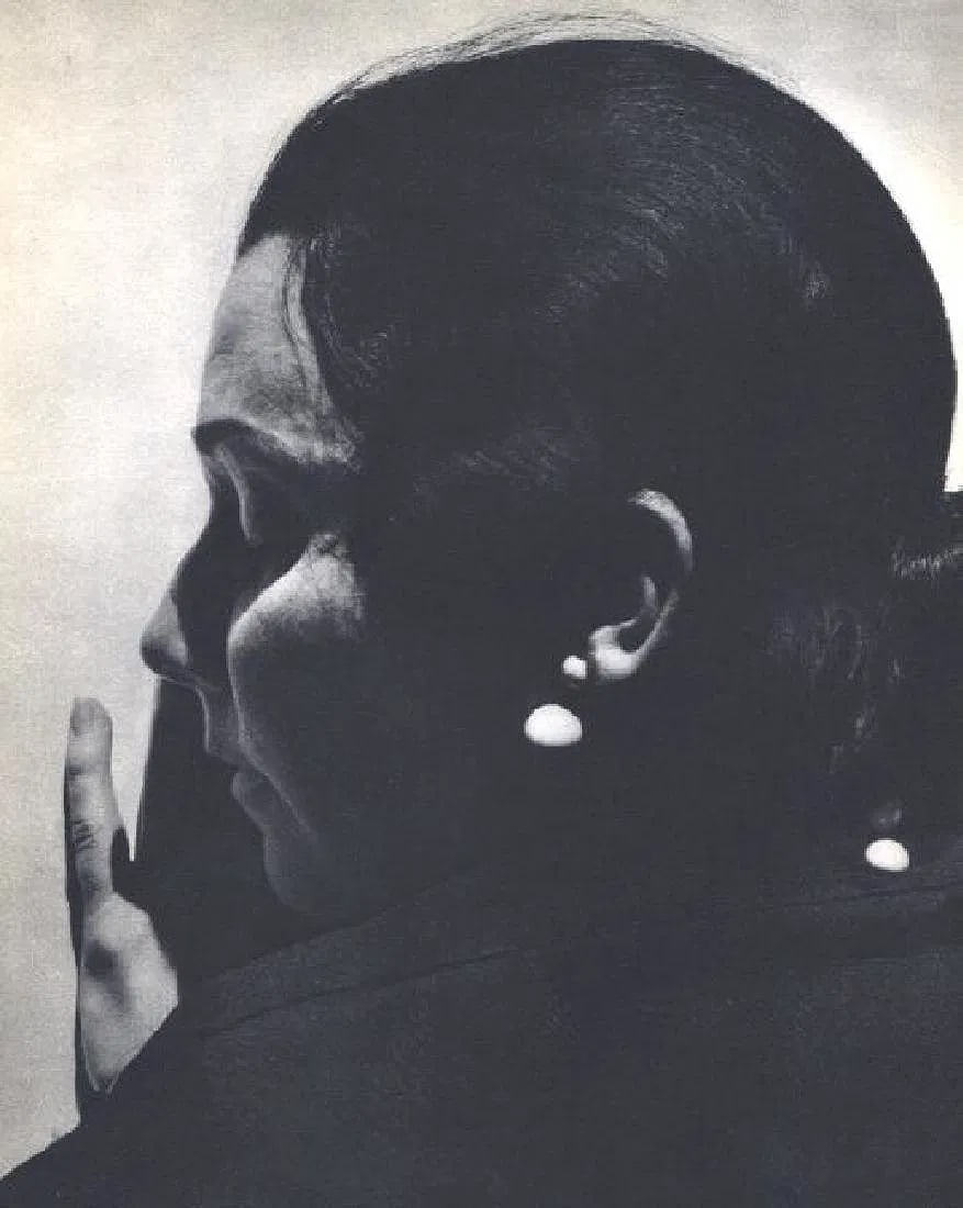 Imogen Cunningham (American, 1883-1976) Print: Imogen Cunningham (American, 1883-1976) Print. Painter Marion Simpson. Printed in 1935. 7.00 x 9.00 inches. Please be aware that all lots in our auctions are sold "AS IS," in accordance with the