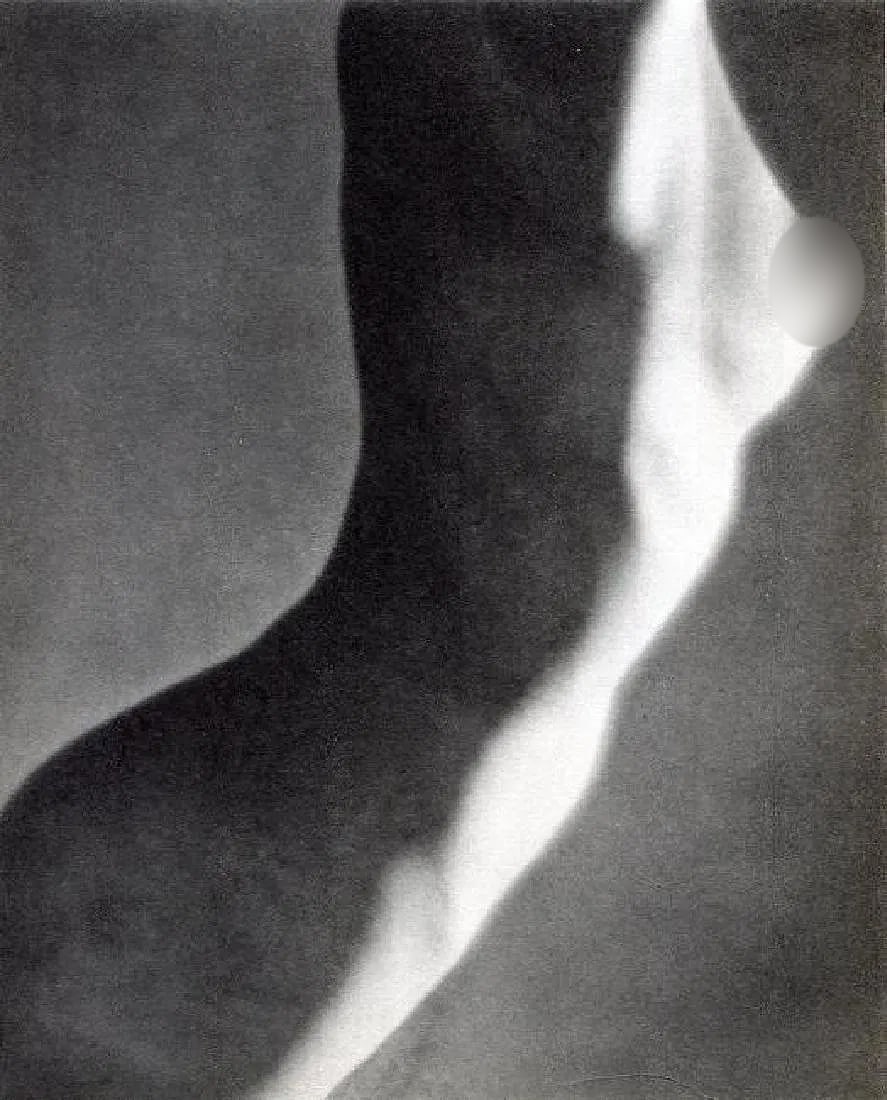 M Munkacsi (Hungarian,1896-1963 ) Print: M Munkacsi (Hungarian,1896-1963 ) Print. Nude. Printed in 1951. 7.00 x 9.00 inches. Please be aware that all lots in our auctions are sold "AS IS," in accordance with the Terms & Conditions of the