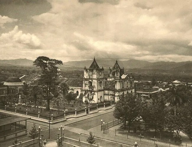 Hugo Brehme (German-Born-Mexican,1882-1954 ) Print: Hugo Brehme (German-Born-Mexican,1882-1954 ) Print. Heredia. Printed in 1931. 8.25 x 6.25 inches. Please be aware that all lots in our auctions are sold "AS IS," in accordance with the Terms & Conditi