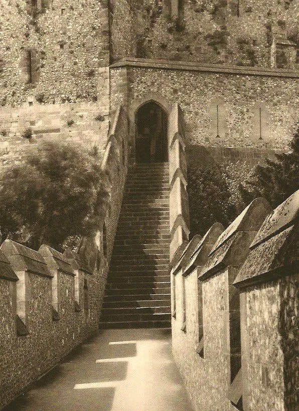 Hoppe, E.O. (British,1878-1972 ) Print: Hoppe, E. O. (British,1878-1972 ) Print. O. (British,1878-1972 ) Print. Entrance to Keep. Arundel Castle. Sussex. Printed in 1926. 6.00 x 8.00 inches. Please be aware that all lots in our auctions