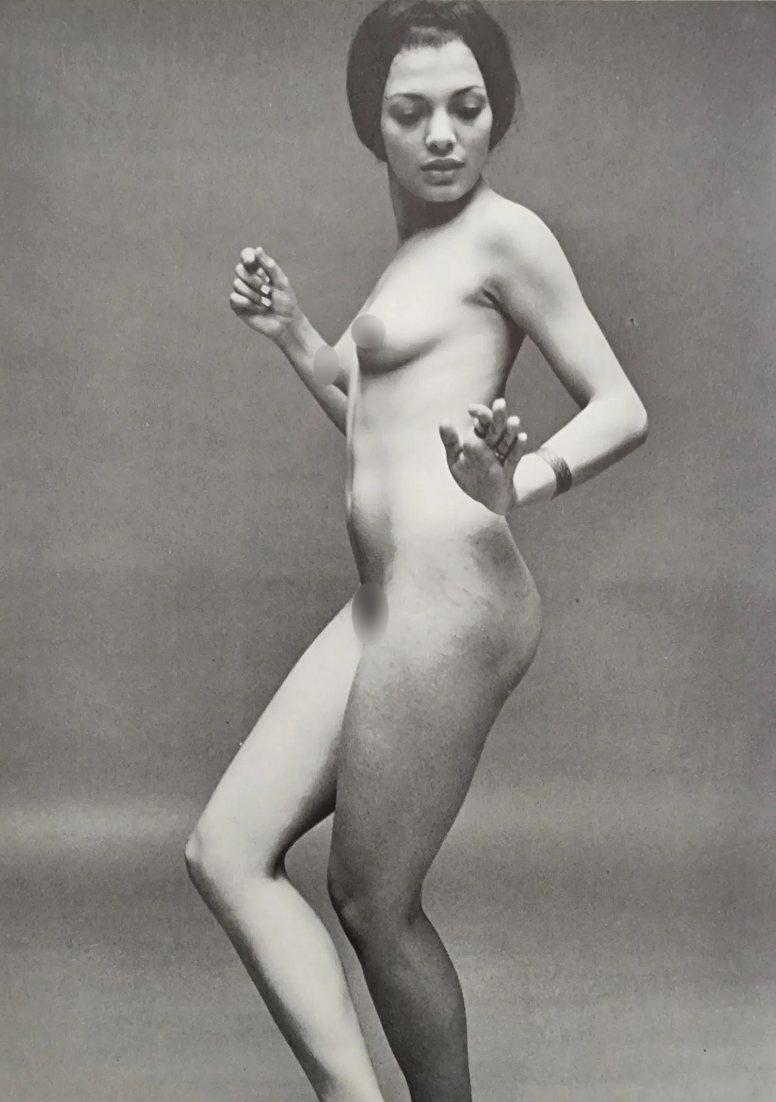 Andre de Dienes (Hungarian-American, 1913-1985) Print: Andre de Dienes (Hungarian-American, 1913-1985) Print. Artistic Nude. Photogravure, Printed in 1973. 6.75 x 9.50 inches. Printed during the artistâ€™s lifetime. Not hand-signed unless