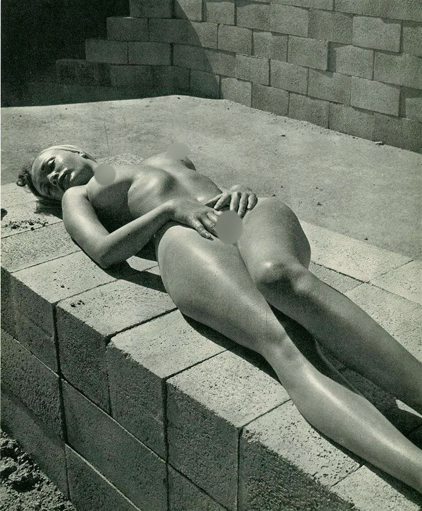 Andre de Dienes (Hungarian-American, 1913-1985) Print: Andre de Dienes (Hungarian-American, 1913-1985) Print. Nude. Photogravure, Printed in 1950. 10.50 x 8.75 inches. Printed during the artistâ€™s lifetime. Not hand-signed unless
