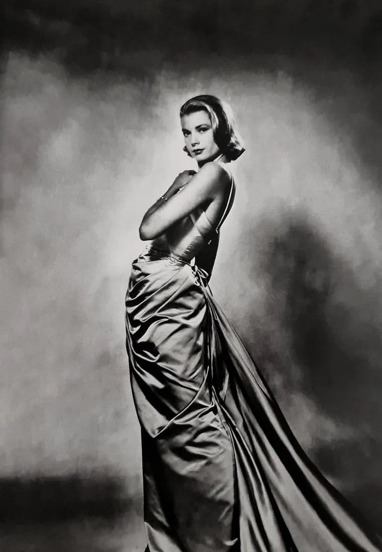 Philippe Halsman (American, 1906-1979) Print: Philippe Halsman (American, 1906-1979) Print. Grace Kelly, "1955". Photogravure, Printed in 1998, USA. 8.00 x 11.50 inches. Not hand-signed unless otherwise stated. Lots that contain nudity have been