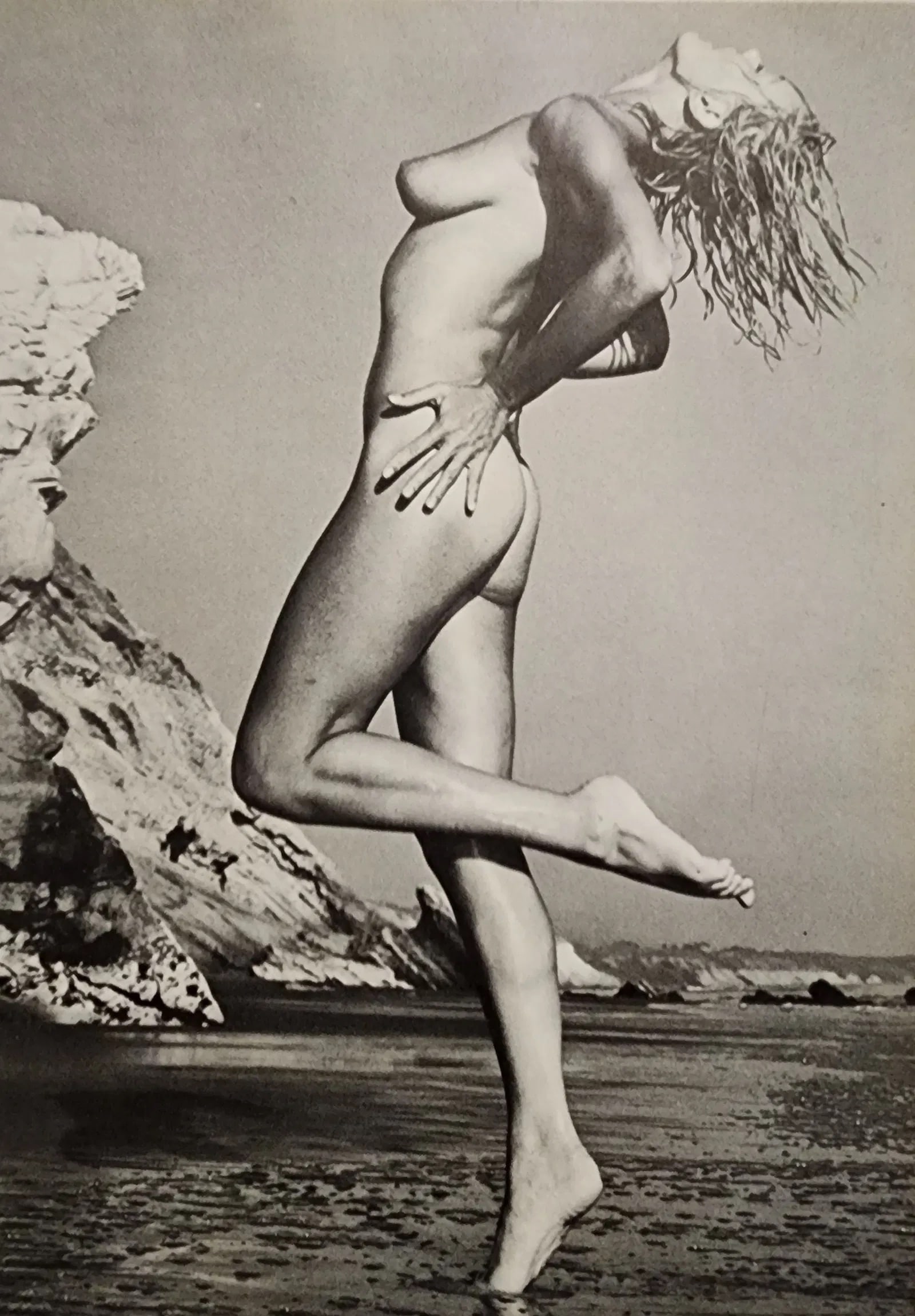 Andre de Dienes (Hungarian-American, 1913-1985) Print: Andre de Dienes (Hungarian-American, 1913-1985) Print. Artistic Nude. Photogravure, Printed in 1973. Printed during the artistâ€™s lifetime. Not hand-signed unless otherwise