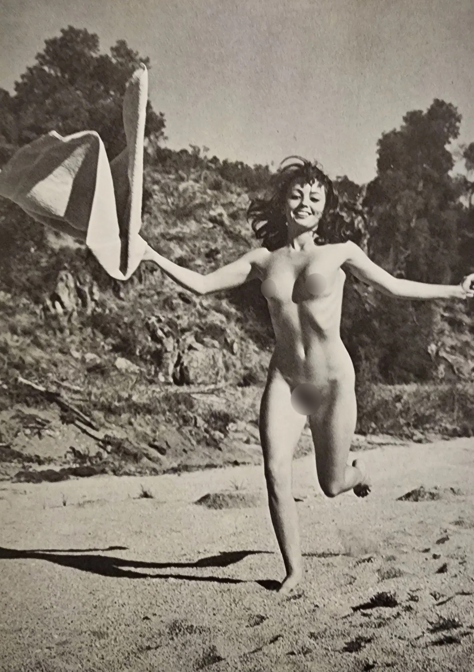 Andre de Dienes (Hungarian-American, 1913-1985) Print: Andre de Dienes (Hungarian-American, 1913-1985) Print. Artistic Nude. Photogravure, Printed in 1973. Printed during the artistâ€™s lifetime. Not hand-signed unless otherwise