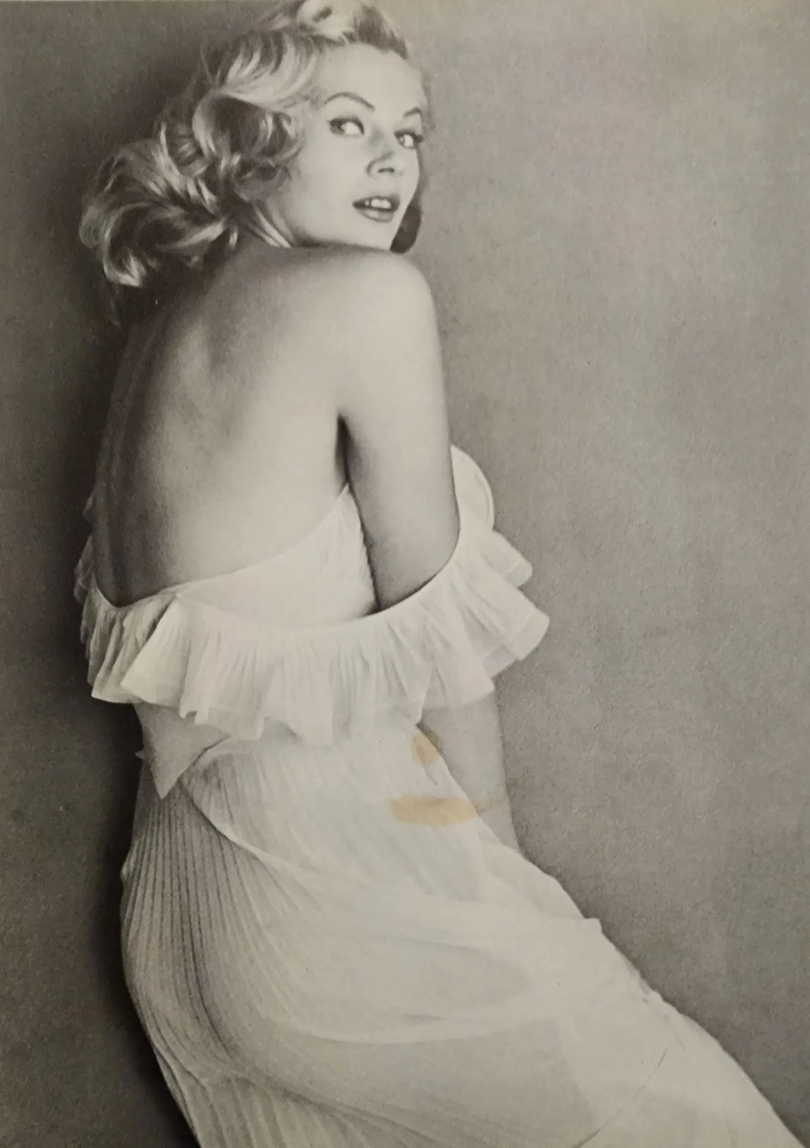 Andre de Dienes (Hungarian-American, 1913-1985) Print: Andre de Dienes (Hungarian-American, 1913-1985) Print. Artistic Nude. Photogravure, Printed in 1973. Printed during the artistâ€™s lifetime. Not hand-signed unless otherwise stated. L