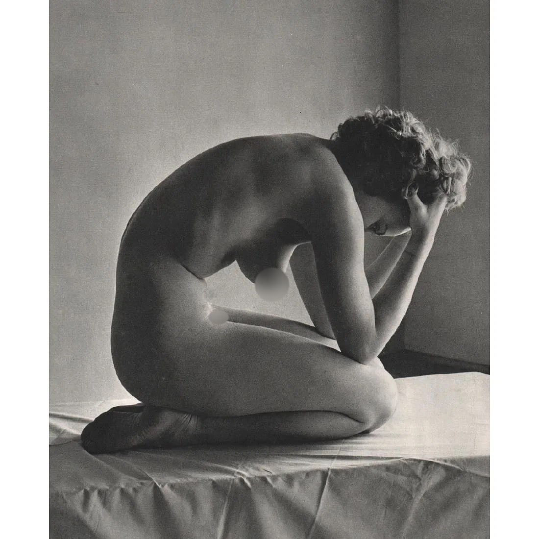Andre de Dienes (Hungarian-American, 1913-1985) Print: Andre de Dienes (Hungarian-American, 1913-1985) Print. Nude. Photogravure, Printed in 1950s, France. 9.00 x 11.50 inches. Printed during the artistâ€™s lifetime. Not hand-signed