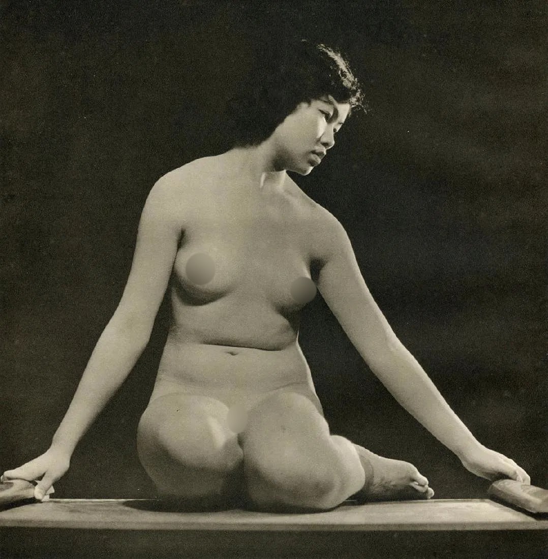 John Everard (British, 1876â€“1947) Print: John Everard (British, 1876â€“1947) Print. Nude. Photogravure, Printed in 1955. 9.75 x 10.00 inches. inches. Not hand-signed unless otherwise stated. Lots that contain nudity have bee