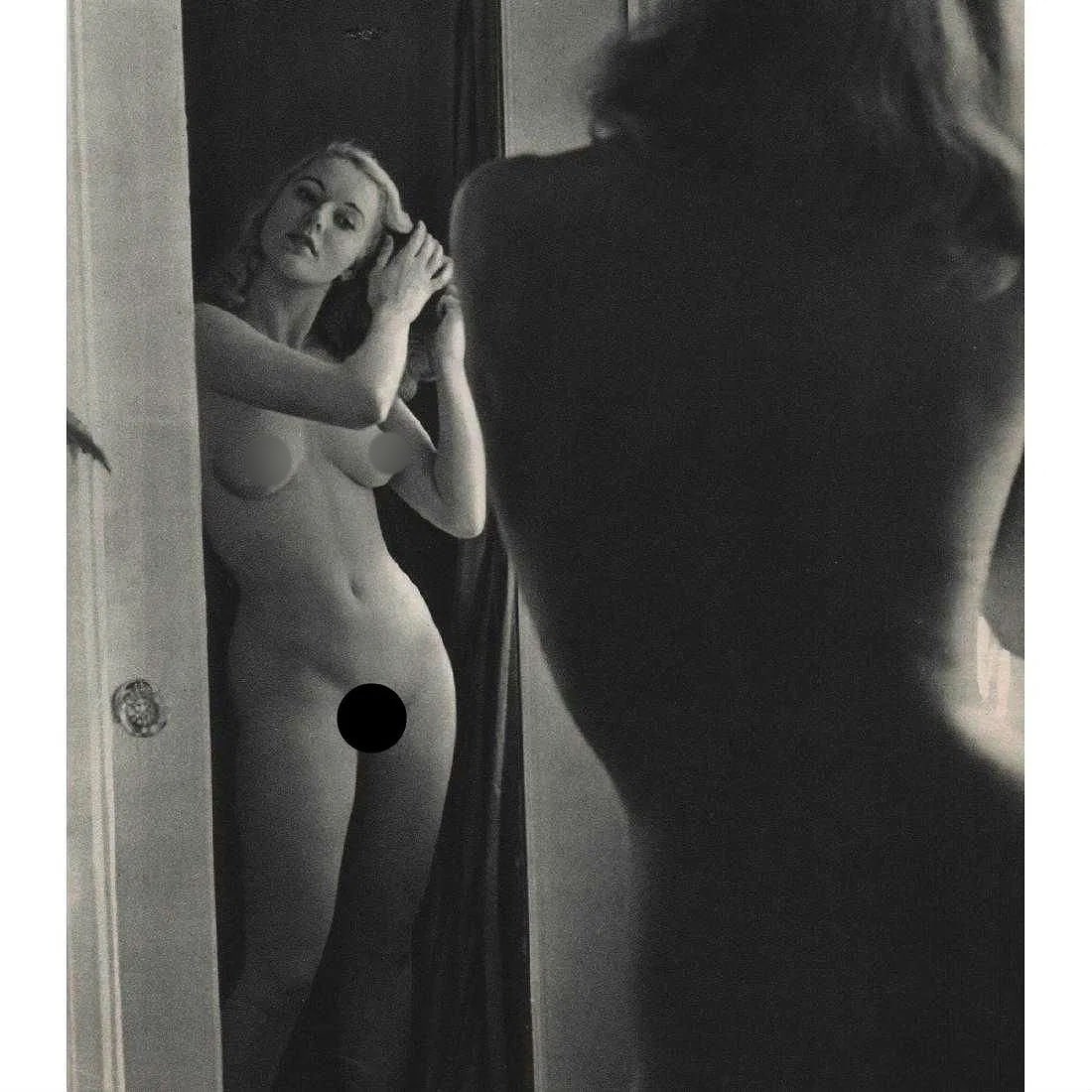 Andre de Dienes (Hungarian-American, 1913-1985) Print: Andre de Dienes (Hungarian-American, 1913-1985) Print. Nude. Photogravure, Printed in 1950s, France. 8.00 x 9.00 inches. Printed during the artistâ€™s lifetime. Not hand-signed