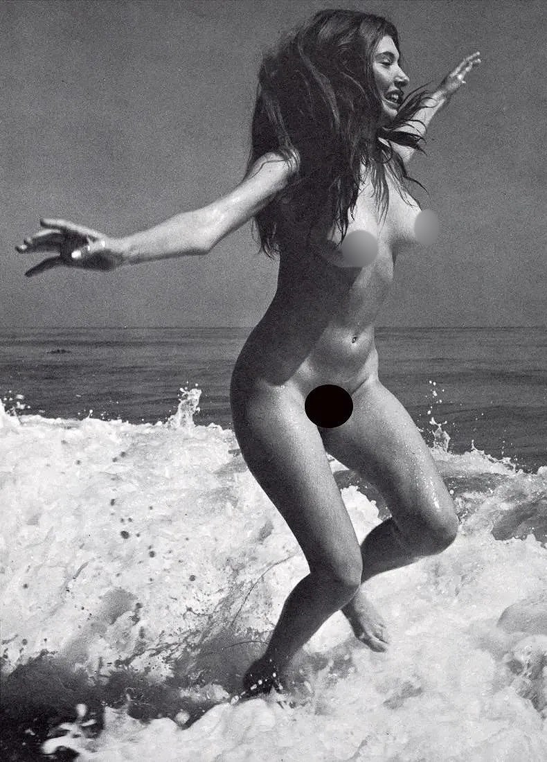 Andre de Dienes (Hungarian-American, 1913-1985) Print: Andre de Dienes (Hungarian-American, 1913-1985) Print. Nude. Photogravure, Printed in 1967, USA. 6.95 x 9.65 inches. Printed during the artistâ€™s lifetime. Not hand-signed unless oth