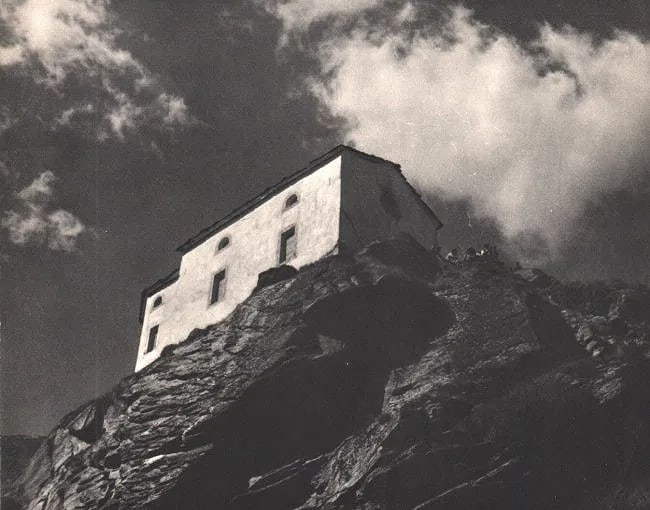 Emile Gos (Switzerland,1888-1969 ) Print: Emile Gos (Switzerland,1888-1969 ) Print. Fortress. Photogravure, Printed in 1936. 9.00 x 7.00 inches. Not hand-signed unless otherwise stated. Lots that contain nudity have been partially obscured