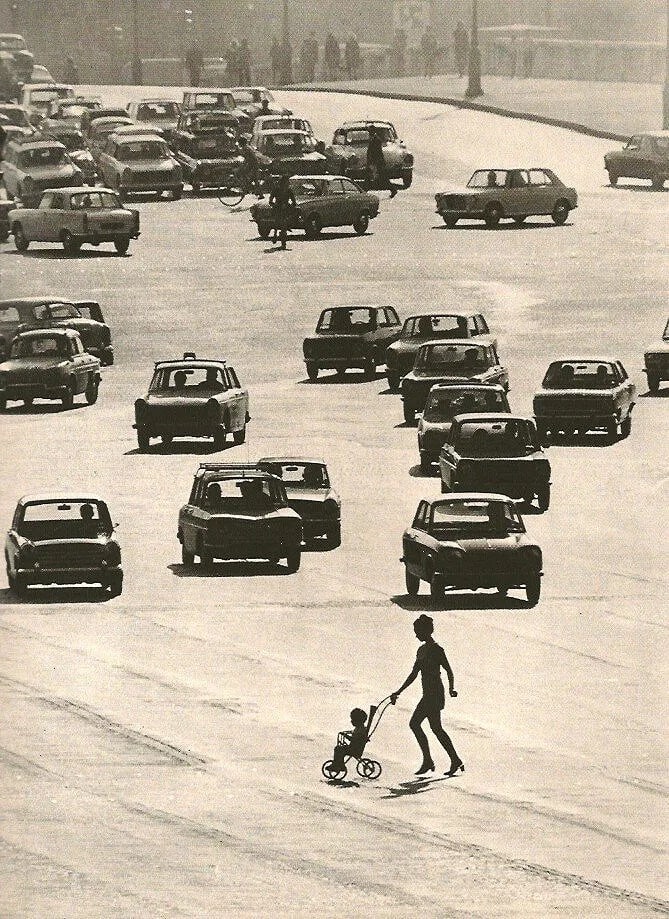 Robert Doisneau (French, 1912-1994) Print: Robert Doisneau (French, 1912-1994) Print. Pack in Full Cry. Printed in 1979. 7" X 9" inches. Not hand-signed unless otherwise stated. Photomechanical Print. Lots that contain nudity have been