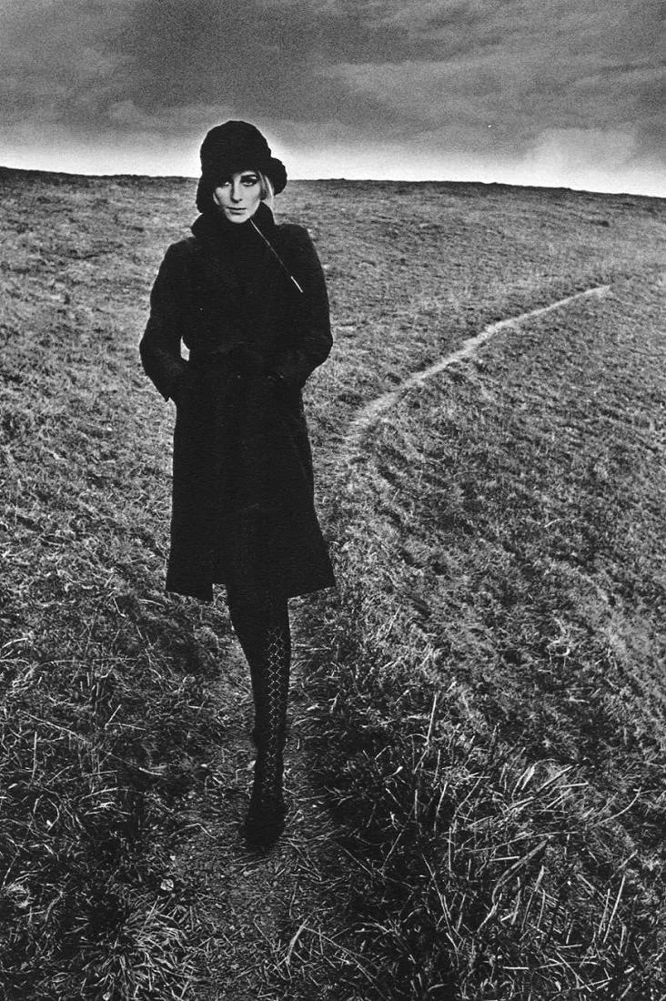 Jeanloup Sieff (French, 1933-2000) Print: Jeanloup Sieff (French, 1933-2000) Print. Lady in Black, UK - Gravure. Printed in 1982. 6 x 9 inches. Not hand-signed unless otherwise stated. Photomechanical Print. Lots that contain nudity have