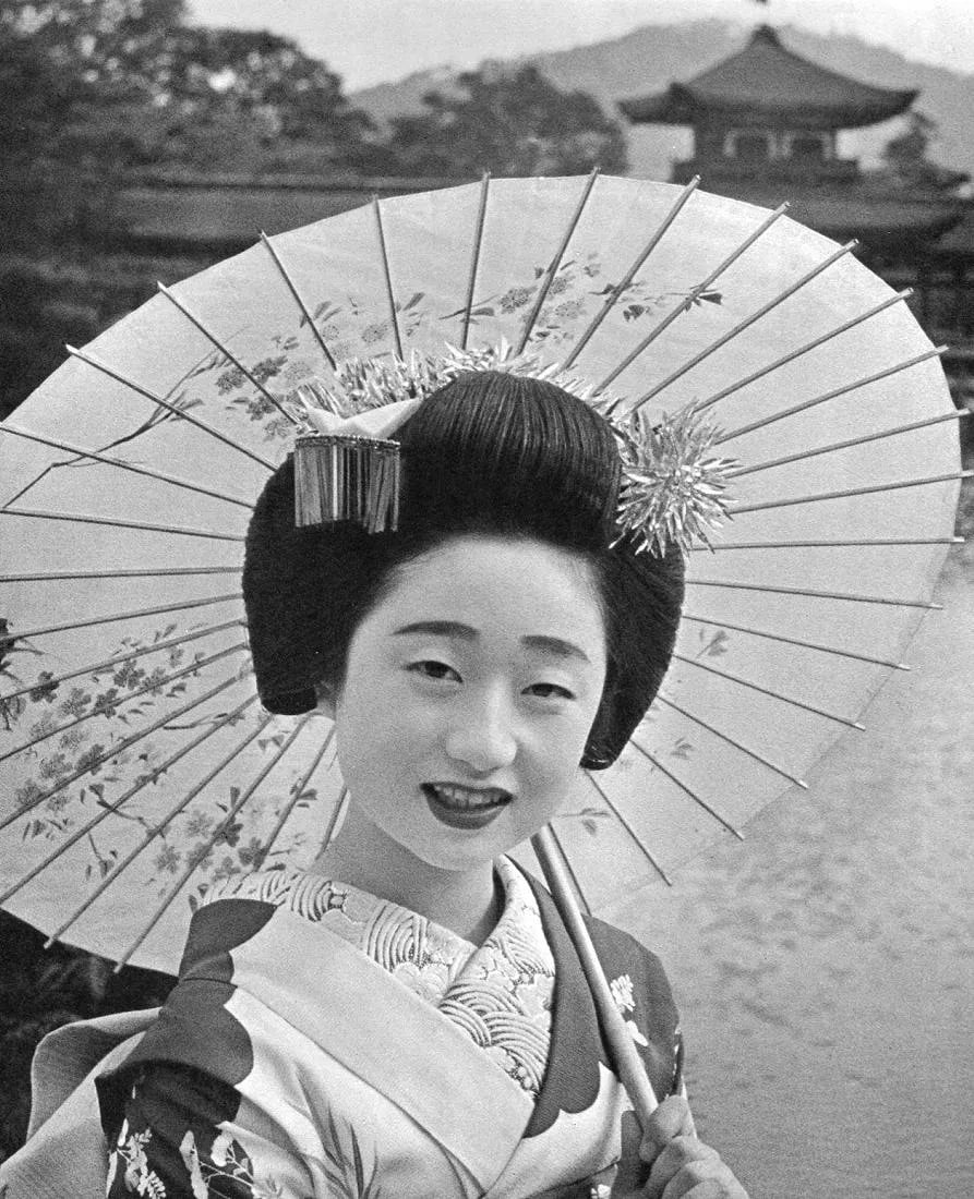 Giichi Mori Print: Giichi Mori Print. Young Geisha Girl - Tokyo. Printed in 1958. 9 x 11 inches. Not hand-signed unless otherwise stated. Photomechanical Print. Lots that contain nudity have been partially obscured in