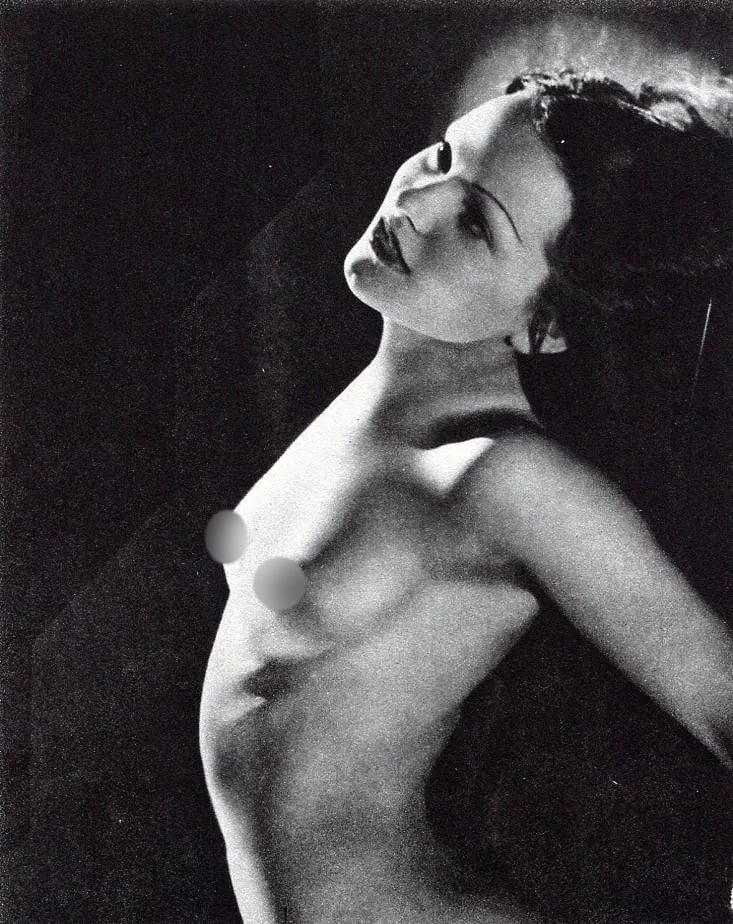 Lazlo Willinger Print: Lazlo Willinger Print. Nude. Printed in 1937. 5 x 7 inches. Not hand-signed unless otherwise stated. Photomechanical Print. Lots that contain nudity have been partially obscured in the listing; unblur