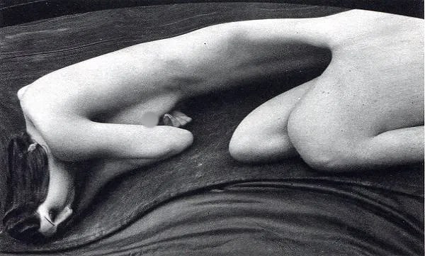 Andre Kertesz (Hungarian, 1894-1985) Print: Andre Kertesz (Hungarian, 1894-1985) Print. Distorted Nude - Gravure. Printed in 1976. 6 x 4 inches. Not hand-signed unless otherwise stated. Photomechanical Print. Lots that contain nudity have been 