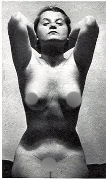Frantisek Drtikol (Czech, 1883-1961) Print: Frantisek Drtikol (Czech, 1883-1961) Print. Female Nude - Gravure. Printed in 1935. 2 x 3.75 inches. Not hand-signed unless otherwise stated. Photomechanical Print. Lots that contain nudity have been