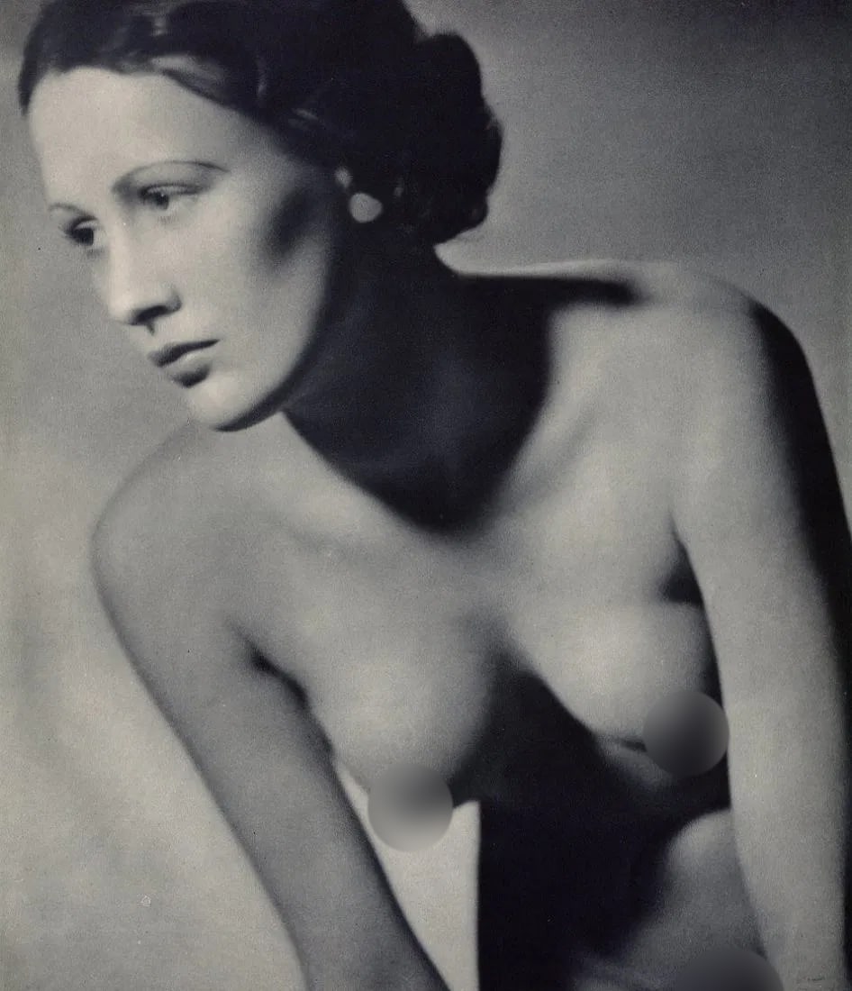 John Everard Print: John Everard Print. Female Nude - Gravure. Printed in 1936. 9.5 x 11.5 inches. Not hand-signed unless otherwise stated. Photomechanical Print. Lots that contain nudity have been partially obscured in