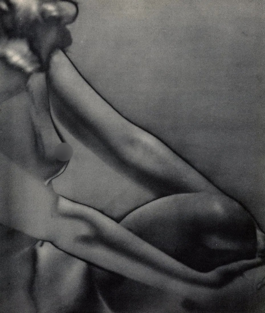 John Everard Print: John Everard Print. Female Nude - Gravure. Printed in 1936. 9.5 x 11.5 inches. Not hand-signed unless otherwise stated. Photomechanical Print. Lots that contain nudity have been partially obscured in