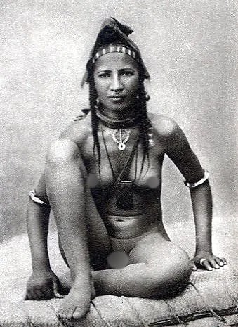 Leo Frobenius (German, 1873-1938) Print: Leo Frobenius (German, 1873-1938) Print. Kunta Girl (timbuktu). Printed in 1926. 3.5 x 4.5 inches. Not hand-signed unless otherwise stated. Photomechanical Print. Lots that contain nudity have been