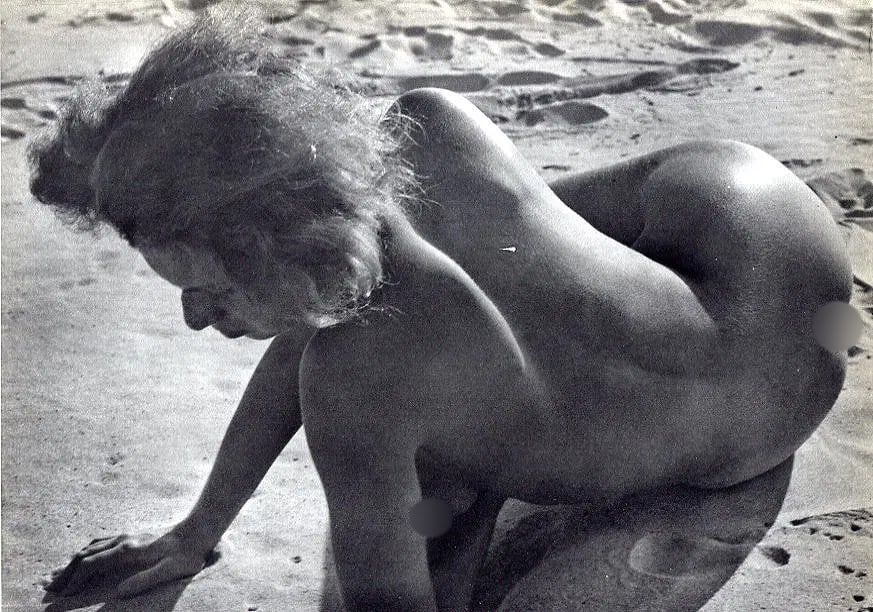 Raoul Hausmann (Austrian-German, 1886-1971) Print: Raoul Hausmann (Austrian-German, 1886-1971) Print. Female Nude - Gravure. Printed in 1935. 8.5 x 6 inches. Not hand-signed unless otherwise stated. Photomechanical Print. Lots that contain nudity have