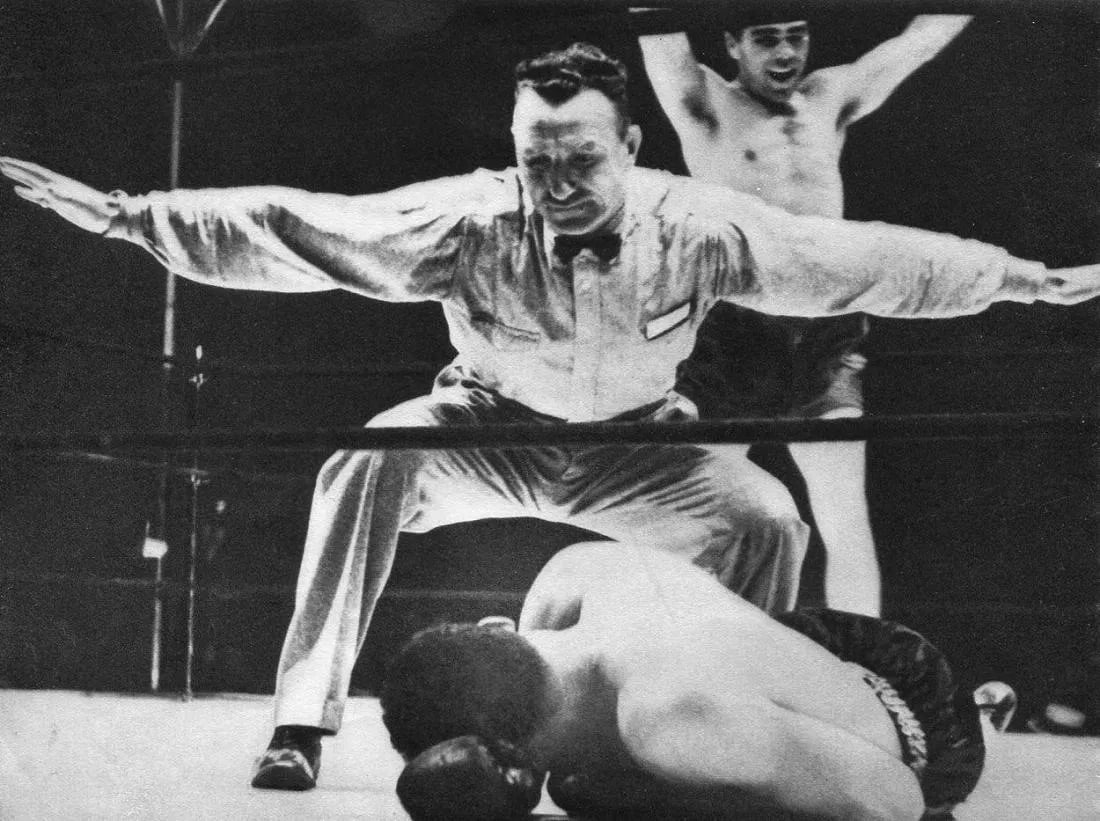 John Lindsay Print: John Lindsay Print. Schmeling knocks out Louis. Printed in 1936. 9 x 6 inches. Not hand-signed unless otherwise stated. Photomechanical Print. Lots that contain nudity have been partially obscured in
