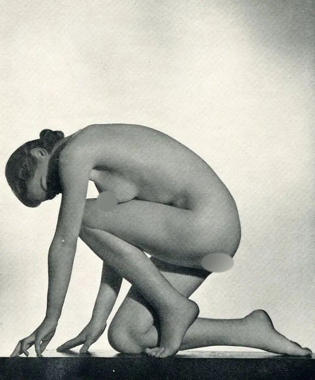 Walter Bird (British, 1903-1969) Print: Walter Bird (British, 1903-1969) Print. Beauty Herself (nude). Printed in 1940s.5.00 x 6.00 inches Not hand-signed unless otherwise stated. Photomechanical Print. Lots that contain nudity have been