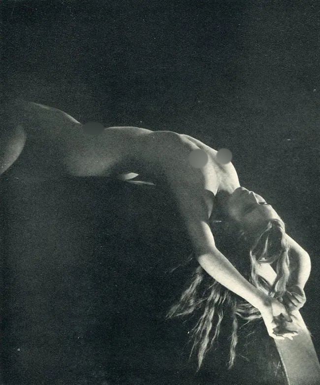 Walter Bird (British, 1903-1969) Print: Walter Bird (British, 1903-1969) Print. Beauty Herself (nude). Printed in 1940s.5.00 x 6.00 inches Not hand-signed unless otherwise stated. Photomechanical Print. Lots that contain nudity have been
