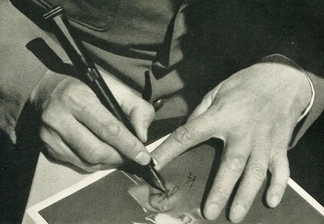 Heinrich Hoffmann Print: Heinrich Hoffmann Print. Signing. Printed in 1938. 7.00 x 4.00 inches Not hand-signed unless otherwise stated. Photomechanical Print. Lots that contain nudity have been partially obscured in the