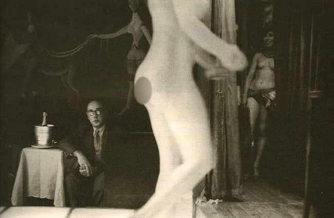 Frank Horvat (Italian, 1928-2020) Print: Frank Horvat (Italian, 1928-2020) Print. Cabaret "Le Sphynx". Printed in 1996. 7.50 x 5.00 inches Not hand-signed unless otherwise stated. Photomechanical Print. Lots that contain nudity have been