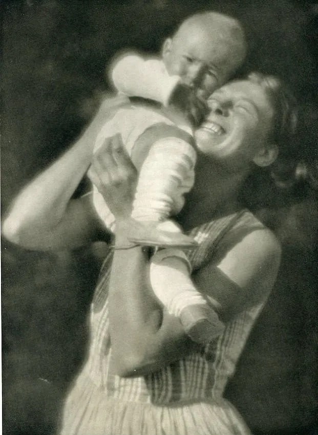 Heinrich Kuhn (Austrian, 1866- 1944 ) Print: Heinrich Kuhn (Austrian, 1866- 1944 ) Print. Mutter und Kind. Printed in 1933. 6.00 x 8.00 inches Not hand-signed unless otherwise stated. Photomechanical Print. Lots that contain nudity have been
