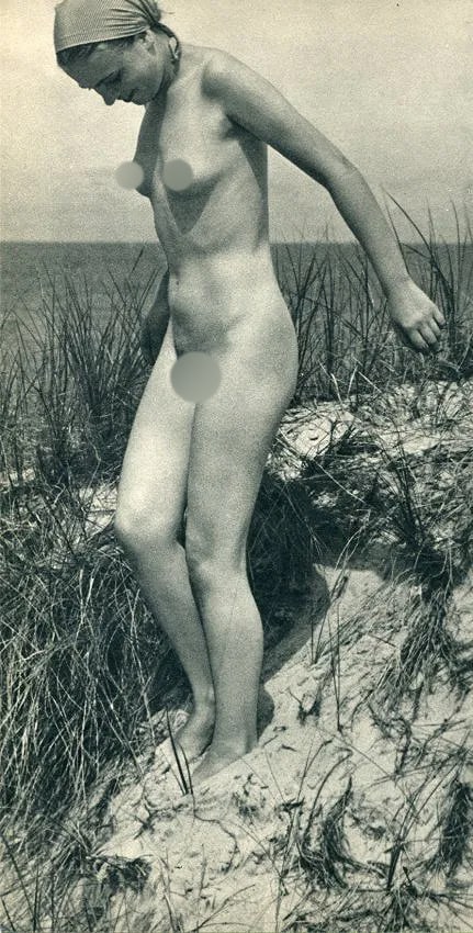 Photos Globe Print: Photos Globe Print. Nude. Printed in 1935. 6.00 x 11.00 inches Not hand-signed unless otherwise stated. Photomechanical Print. Lots that contain nudity have been partially obscured in the listing; unb