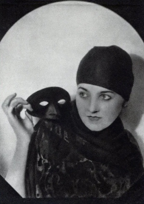 E.O. Hoppe (British, 1878-1972) Print: E.O. Hoppe (British, 1878-1972) Print. Miss Kathlene Martyn-England. Printed in 1922.5.00 x 57.00 inches Not hand-signed unless otherwise stated. Photomechanical Print. Lots that contain nudity have