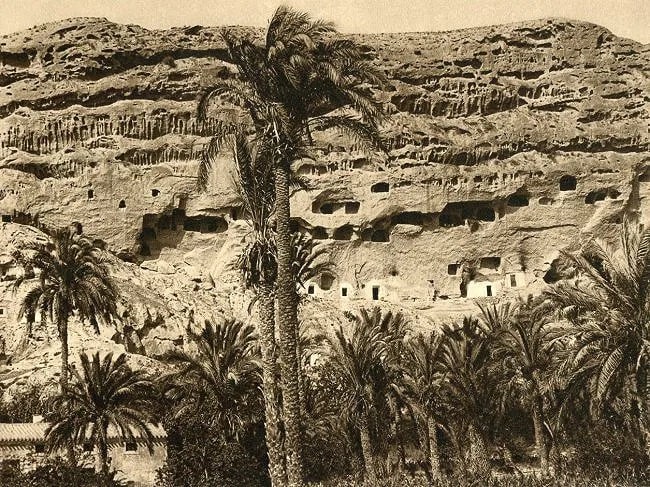 Kurt Hielscher (German, 1881-1948) Print: Kurt Hielscher (German, 1881-1948) Print. Cave Spain Dwellings. Printed in 1922. 8.50 x 6.00 inches Not hand-signed unless otherwise stated. Photomechanical Print. Lots that contain nudity have been